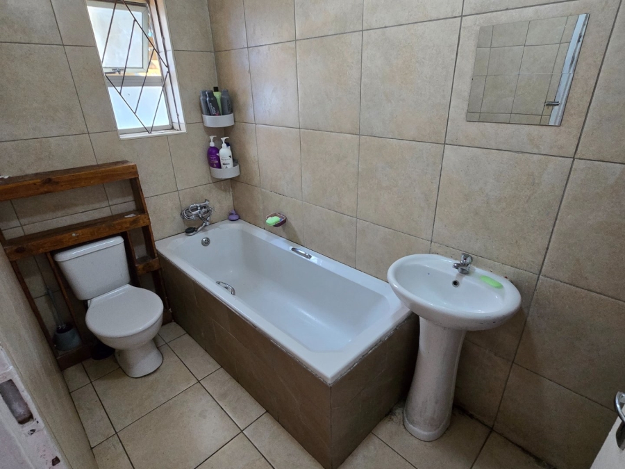 3 Bedroom Property for Sale in Lentegeur Western Cape